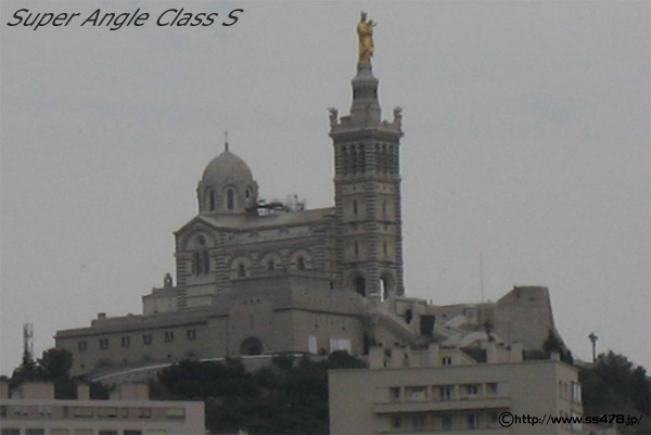 Marseille Vieux-Port(旧港)から臨むBasilisque de Notre Dame de la Garde(ノートル・ダム・ドゥ・ラ・ギャルド寺院)