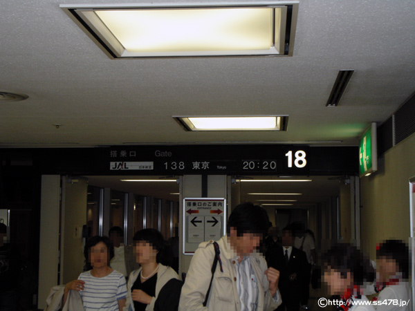 大阪国際空港(伊丹空港)18番ゲートでのJL133便到着時の様子